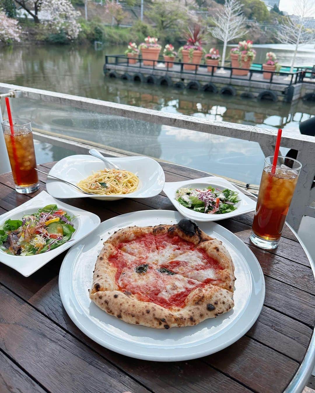 愛内みさのインスタグラム：「🍕  ちょっと前だけどテラス席がきもちよかったlunch𓌉◯𓇋‪   #神楽坂カフェ#神楽坂ランチ #東京カフェ#カフェ巡り」