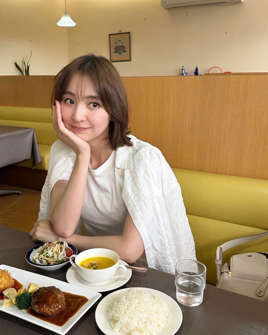 篠田麻里子のインスタグラム：「美味しいもの♡ ⚪︎美咲亭のカニクリームコロッケ🦀 ⚪︎糸島ハムの焼肉 ⚪︎イタルのおむすび ⚪︎らぷにのスムージー ⚪︎白糸の滝でそうめん流し  #美味しいもの大好き#地元糸島」