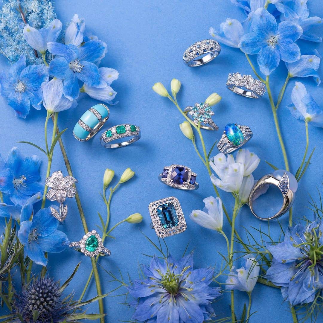 のインスタグラム：「GEM GARDEN 💐  初夏の手元を彩る宝石の花々。 水しぶきを思わせるダイヤモンドや新緑のエメラルド🌿 小さな地球を宿したようなボルダーオパール…  あなたが今選ぶ１本はどれですか？💍  1. Pt ダイヤモンド サファイア リング 　商品コード : 00759940 　¥108,000  2. Pt ダイヤモンド リング   商品コード : 00761430 　¥149,800  3. K18WG パライバトルマリン ダイヤモンド リング   商品コード : 00759935 　¥189,000  4. Pt ボルダーオパール リング   商品コード : 00759919 　¥184,000  5. ANGEVIN K18WG    ブルーカルセドニー リング   商品コード : 00759947  ¥119,000  6. K18WG アイオライト リング   商品コード : 00759956 　¥69,800  7. K18WG ブルートパーズ リング   商品コード : 00758204  ¥168,000  8. Pt エメラルド スリーストーン リング   商品コード : 00759954  ¥119,800  9. K18WG ターコイズ リング   商品コード : 00758633  ¥89,000 =Sold=  10. K18WGダイヤモンド フラワー リング 　  商品コード : 00757757  ¥99,800  11. Pt エメラルド リング 　¥248,000 =Sold=  すべてAlagin Reuse Collectionより  *掲載商品はすべてオンラインショップで   ご購入いただけます👇  ＋─＋─＋─＋─＋─＋─＋─＋─＋─＋─＋─＋─＋  【オンラインショップOpening Sale 開催中🛍】  ◇ Alagin Online Shop ◇ https://alag-in.jp/  プロフィールリンク🔗 ▷Alagin   *GW期間中 4/29-30, 5/3-7は発送業務をお休みさせていただきます。  Alagin  Tel.  03-3836-3926 (GALA JEWELRY おかちまち本店1F)   ＋─＋─＋─＋─＋─＋─＋─＋─＋─＋─＋─＋─＋  #GALA #ガラ #ブランドリユース #リユース #ジュエリー #天然石ジュエリー #天然石 #ジェムストーン  #jewelry #coloredstone #accessory #石好き #石好きな人と繋がりたい #石好きさんと繋がりたい #宝石 #ジュエリー好き女子 #ご褒美ジュエリー #ジュエリー好きな人と繋がりたい #ジュエリー好きさんと繋がりたい #大人ジュエリー #パライバトルマリン #ダイヤモンドリング #ブルートパーズ #ターコイズ #エメラルド #オパール #ターコイズ」