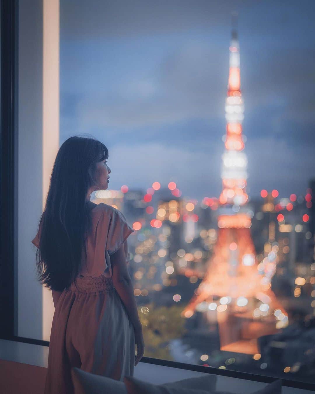 さんのインスタグラム写真 - (Instagram)「I often get comments saying that Tokyo is one of the loneliest places they have ever been, kind of like the movie Lost in Translation. Just crowds of silent people minding their own business.  I do hear them, but I feel the complete opposite.  It is exactly Tokyo’s perceived aloofness that liberated me from feeling sorely forlorn. It is exactly in Tokyo’s chaos that I found peaceful quietude. It is exactly the ubiquitous solitude that made me realize that human connection isn’t all there is to be whole.  And actually, the part being silent together with complete strangers is one aspect that I value the most. That’s what you do when you go to a zazen meditation hall, or in the mizuburo at a local sento. But then again maybe I’m just one of those who enjoy self inflicted ordeals in silence, which, ironically, is actually just solace seeking.  I remember taking the Yamanote Line back home in a crowded train. Silence filled the air. Raindrops lined the windows. And I thought to myself: this is exactly what I have been dreaming about.   Tokyo’s loneliness is so, so beautiful and comforting. I don’t think I could have come this far without it.  In this city, we are all separately together.  Maybe it’s just me.」5月2日 17時09分 - cheeserland