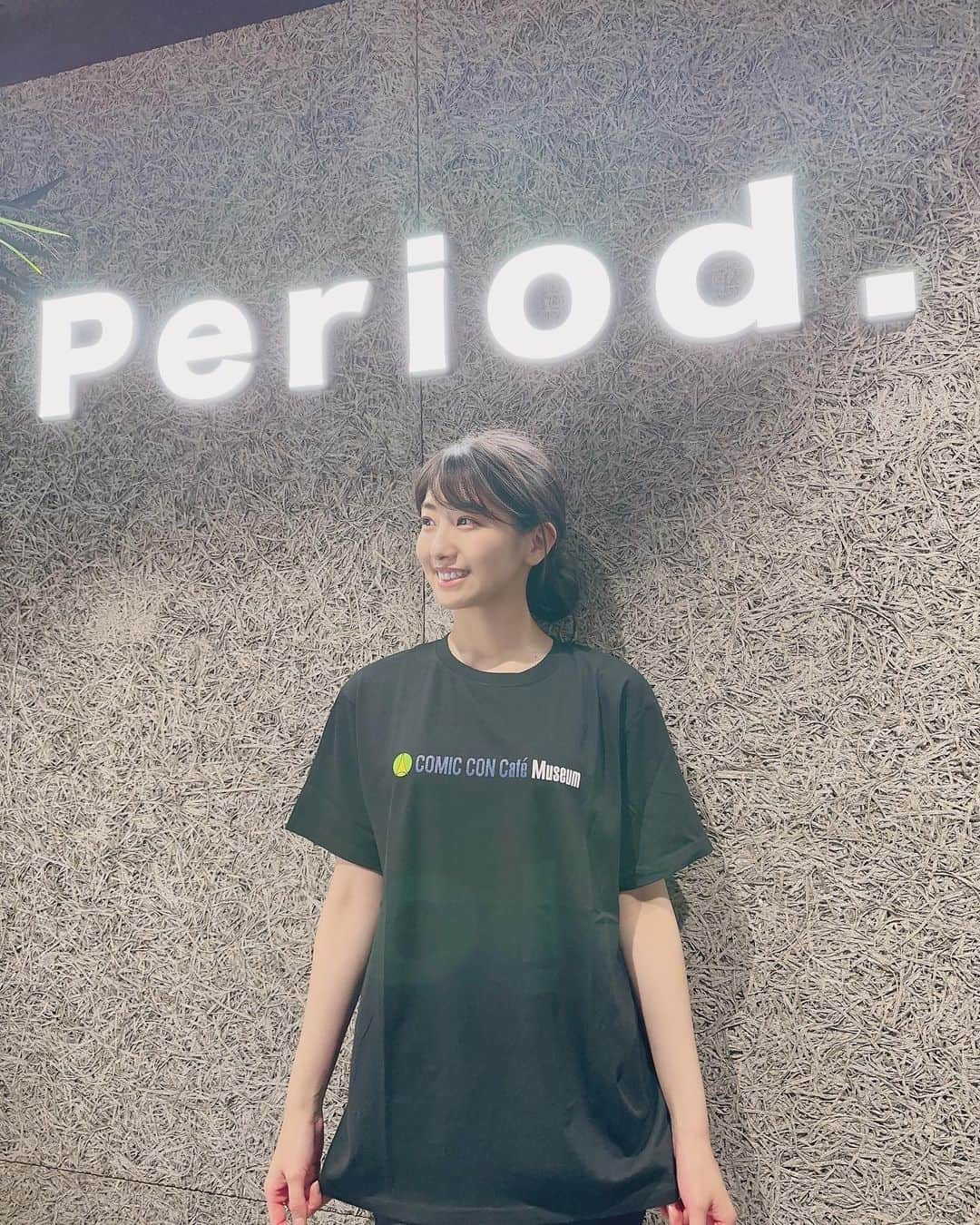 関根ささらさんのインスタグラム写真 - (関根ささらInstagram)「#コミコンカフェミュージアム TシャツをGETしたので早速ジムで着てみました🫶🩵 . . . . いよいよ今週金曜5/5から #大阪コミコン2023 が初開催❕❕🎊  なのですが！その前に明日5/3は #ヨーナススオタモ さんと #ダニエルローガン さんの来店イベントがコミコンカフェミュージアムでは開催されます⭐️🌈  それぞれ50組100名限定でセルフィー&サイン会に参加できます！  皆様ぜひ #大阪コミコン 前に浜松に寄り道して、参加してみてください🎈 . . . . ちなみに！私が着用しているTシャツをはじめ、様々なグッズもミュージアムショップで販売中です👚🛍️ . . . . ジムは @gymperiod_official 🏋️‍♀️ 写真撮りたいんです！って言ったら快く写真撮ってくださった🥹🥹有難うございました🙏⭐️ . . . . #tokyocomiccon #osakacomiccon #comicconcafemuseum #コミコンカフェ #東京コミコン #occ2023」5月2日 17時10分 - sasarasekine