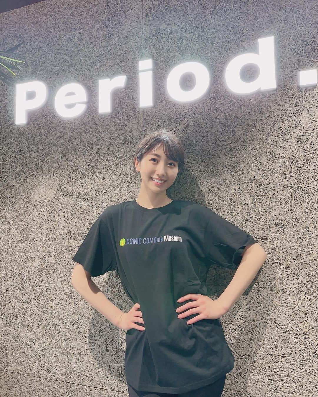 のインスタグラム：「#コミコンカフェミュージアム TシャツをGETしたので早速ジムで着てみました🫶🩵 . . . . いよいよ今週金曜5/5から #大阪コミコン2023 が初開催❕❕🎊  なのですが！その前に明日5/3は #ヨーナススオタモ さんと #ダニエルローガン さんの来店イベントがコミコンカフェミュージアムでは開催されます⭐️🌈  それぞれ50組100名限定でセルフィー&サイン会に参加できます！  皆様ぜひ #大阪コミコン 前に浜松に寄り道して、参加してみてください🎈 . . . . ちなみに！私が着用しているTシャツをはじめ、様々なグッズもミュージアムショップで販売中です👚🛍️ . . . . ジムは @gymperiod_official 🏋️‍♀️ 写真撮りたいんです！って言ったら快く写真撮ってくださった🥹🥹有難うございました🙏⭐️ . . . . #tokyocomiccon #osakacomiccon #comicconcafemuseum #コミコンカフェ #東京コミコン #occ2023」