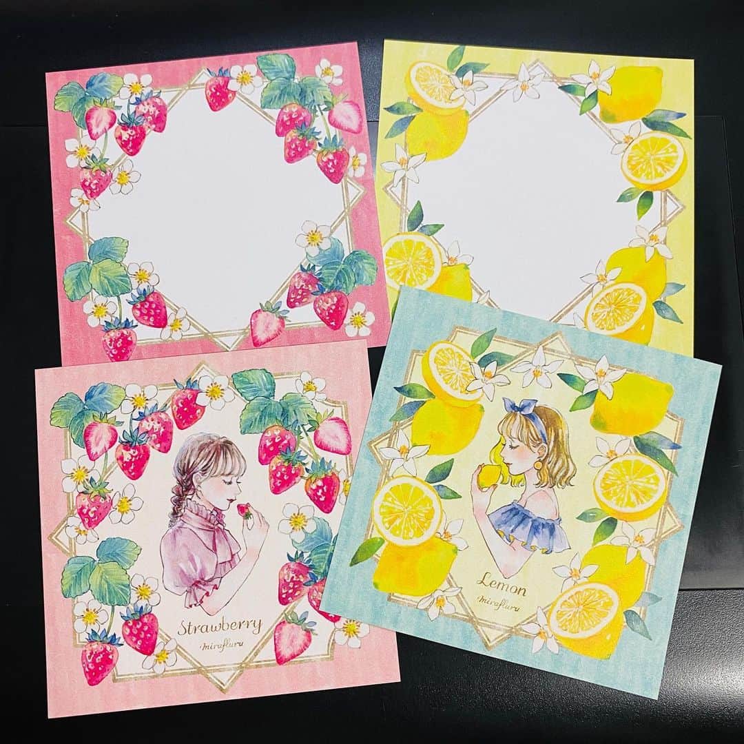 miya(ミヤマアユミ)さんのインスタグラム写真 - (miya(ミヤマアユミ)Instagram)「🍓🍓🍓  缶ケースの新作のために、描き下ろしました。レモンの子と向かい合わせにしたくて、最終的に女の子反転しました。 メッセージカード(画像3枚目)も作りました📝 他にも色々作ったので、サンプル上がってきたら写真載せていきます🍓 @mirafluru   5月は２つのイベントに出展します。デザフェスはおそらく3年半ぶり...！2スペース借りたので新旧のグッズ沢山並べます💪  🔸COMITIA144 5月5日(金) 　 ブース:東3【A05a】  🔹デザインフェスタ vol.57　 5月20日(土)〜5月21日(日)　 ブース:西1階【A-224,A-225】  両方、東京ビッグサイトでの開催です。  最後の手書き文字は #ウィンザーアンドニュートン のゴールドインクで描きました。仕上げではフォントに変更してしまいましたが、キラキラしてお気に入り✨  #イチゴ #いちご #苺 #strawberry #フルーツ #fruits  #artwork #watercolor #透明水彩 #水彩 #art #illust #illustration #draw #illustrator #イラスト #イラストレーター #手描き #手書き #アナログ #アナログイラスト #ガールズイラスト #miyamaayumi #花 #flowers #ファッション #fashion #ファッションイラスト #flowers」5月2日 17時21分 - miya78pic