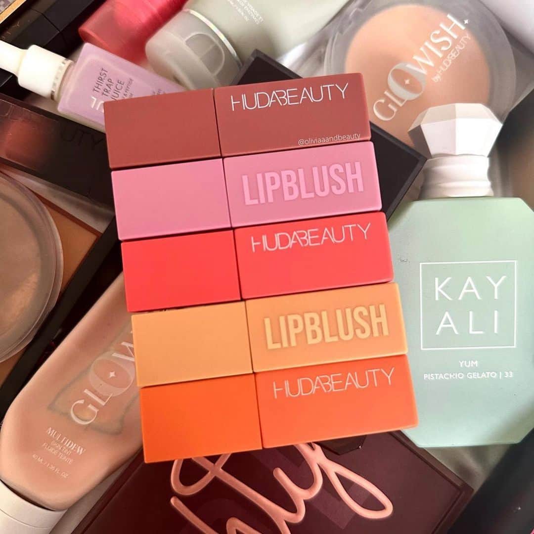 Huda Kattanさんのインスタグラム写真 - (Huda KattanInstagram)「😍😍😍 @oliviaaandbeauty Repost @oliviaaandbeauty  Creamy and dreamy, these new Huda Beauty Lip Blushes pack some major staying power. 💋  Meet the newest release from @hudabeauty - her brand new Lip Blushes which are super hydrating, lightweight and long-lasting. They have a versatile formula that can be used to give cheeks and lips an easy-to-apply glow and pigment. Skincare superheroes such as hyaluronic acid and coconut extract work to give skin a burst of moisture, making this a handbag must-have.   Available in five gorgeous shades (Peachy Kiss, Apricot Kiss, Coral Kiss, Rosy Kiss & Berry Kiss) these will be available May 9th from @hudabeautyshop and her retailers worldwide @sephorauk @cultbeauty @bootsuk @harrodsbeauty @theofficialselfridges @harrods @asos_faceandbody ✨  🏷️ #hudabeauty #lipblush #hudabeautylipblush #hudabeautyshop #lipstain」5月2日 17時14分 - hudabeauty