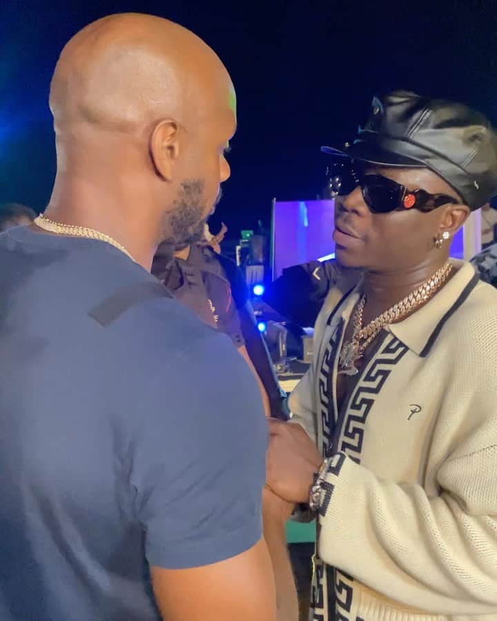アサファ・パウエルのインスタグラム：「We need to check @stonebwoy birth certificate mi feel like him born and grow a Spanish town 😂😂 #ghana #stonebwoy」