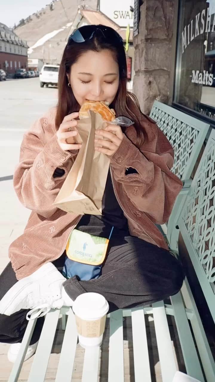 高梨沙羅のインスタグラム：「🤲🏽🧊 APR w/ @redbulljapan  @oakleyjapan  @hydroflask.jp  @nomadix.jp」