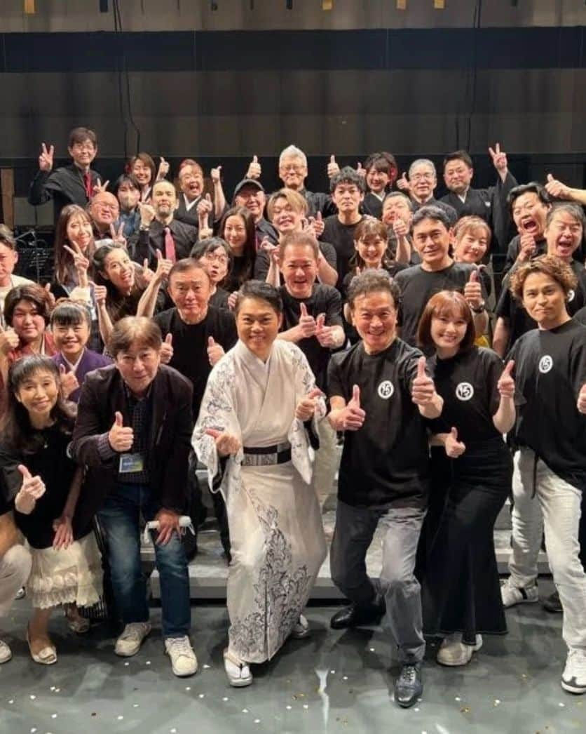 窪真理さんのインスタグラム写真 - (窪真理Instagram)「#三山ひろし特別公演 終演から1週間！ 始まってからもあっという間でしたが、終わってからもあっという間で… 得難い経験をさせて頂きました。足を運んで下さった皆さま、本当に有難うございました！ 大阪にはまた6月にお仕事でお邪魔させて頂くので(岸和田競輪場🚴‍♂️)、お会いできると嬉しいです✨」5月2日 9時00分 - kubomary