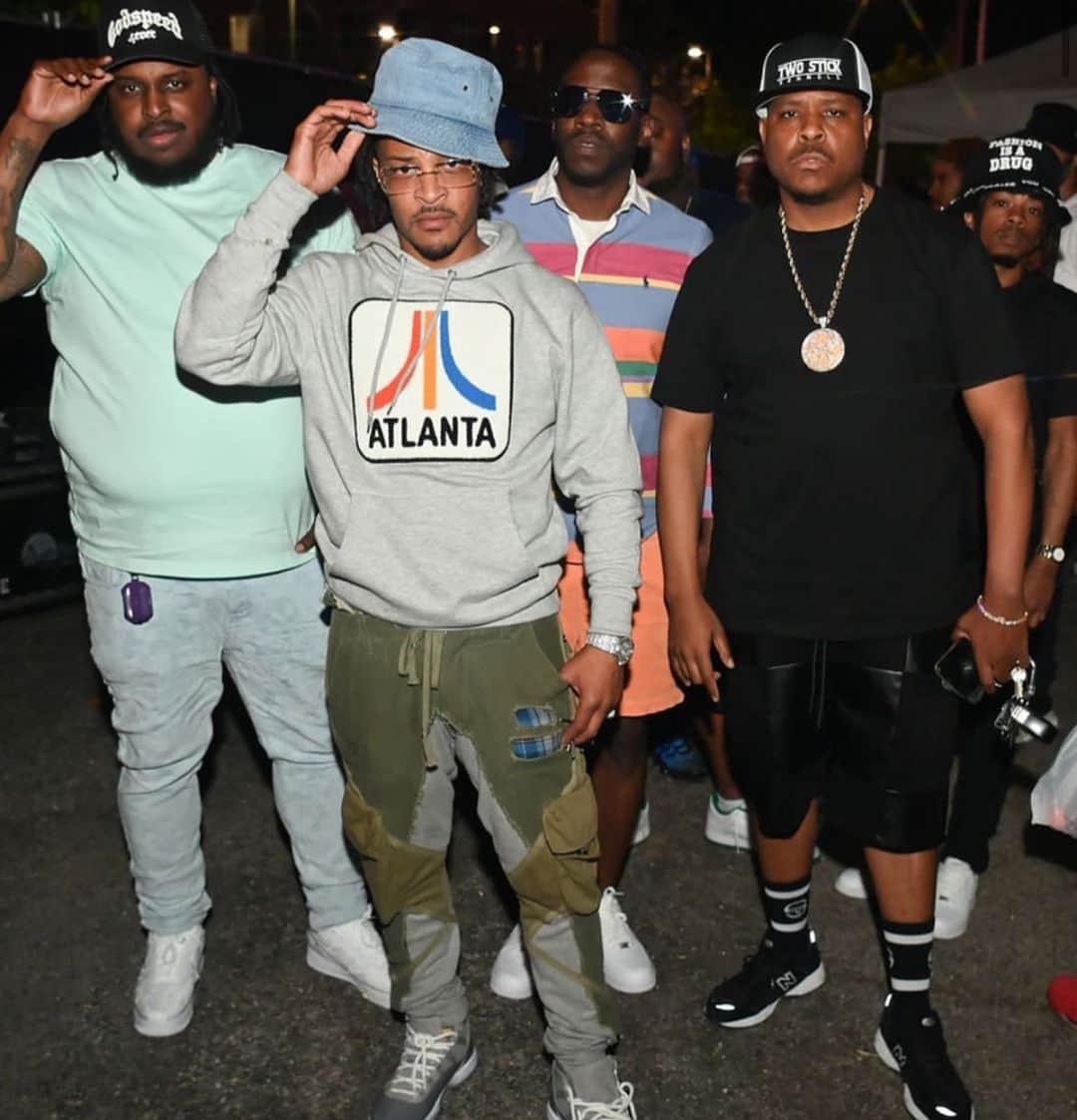 T.I.のインスタグラム：「Maaaaaan can someone please tell @kuntryking to find his own pose when we in the same picture 🤦🏽‍♂️😂😂😂anyways.... P$C coming A$AP‼️」