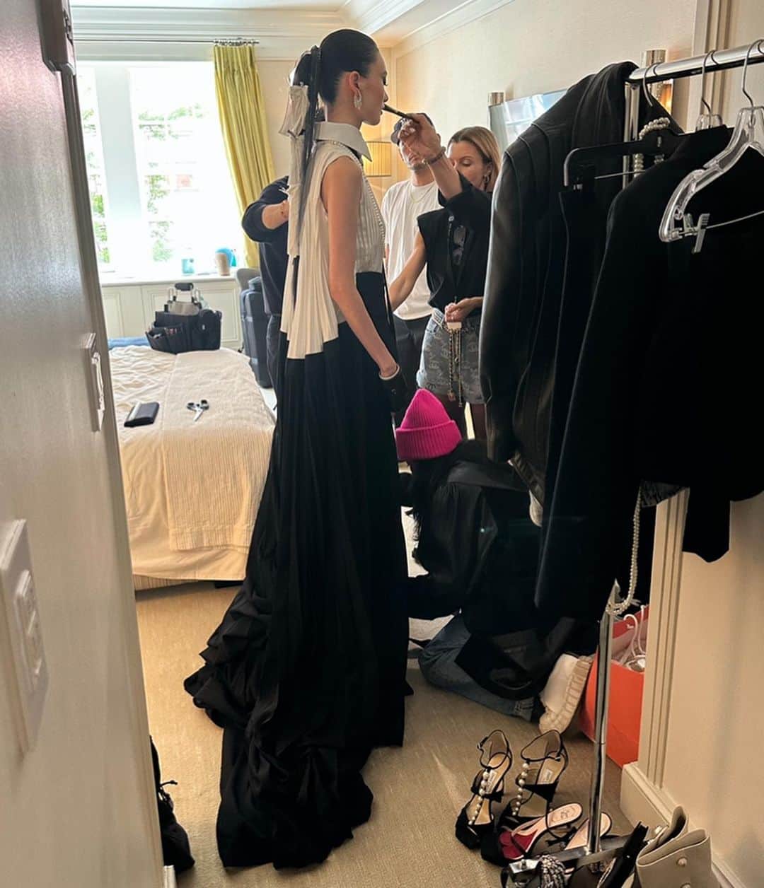 IMG Modelsさんのインスタグラム写真 - (IMG ModelsInstagram)「Gala, Incoming. ✨ Get ready w/ #HeCong (@heconghc) as she embarks on tonight’s #MetGala in #Sacai (@sacaiofficial). ✂️ @gonn24 x @thewallgroup #IMGmodels」5月2日 9時18分 - imgmodels