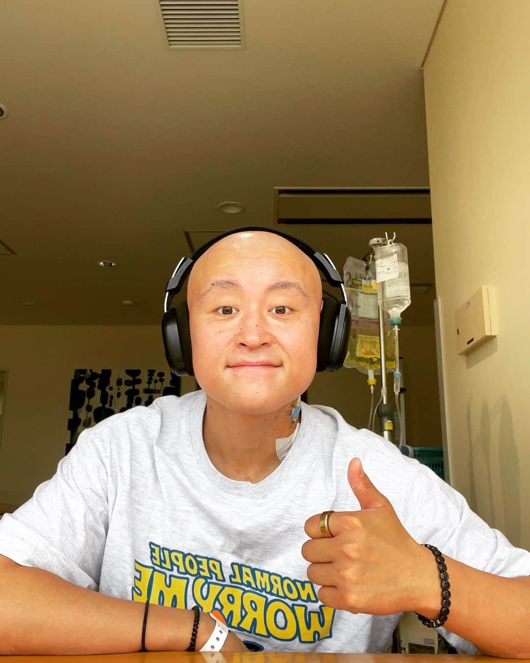 遠藤翼のインスタグラム：「. Just a quick update on my situation and I’ve been out of the private room! I can finally see the light at the end of the tunnel.. Almost there 💪💪💪 —————— 無菌室からはもう出ています！あともう少し！！ —————— #Leukemia #BloodCancer #OneStepCloser」