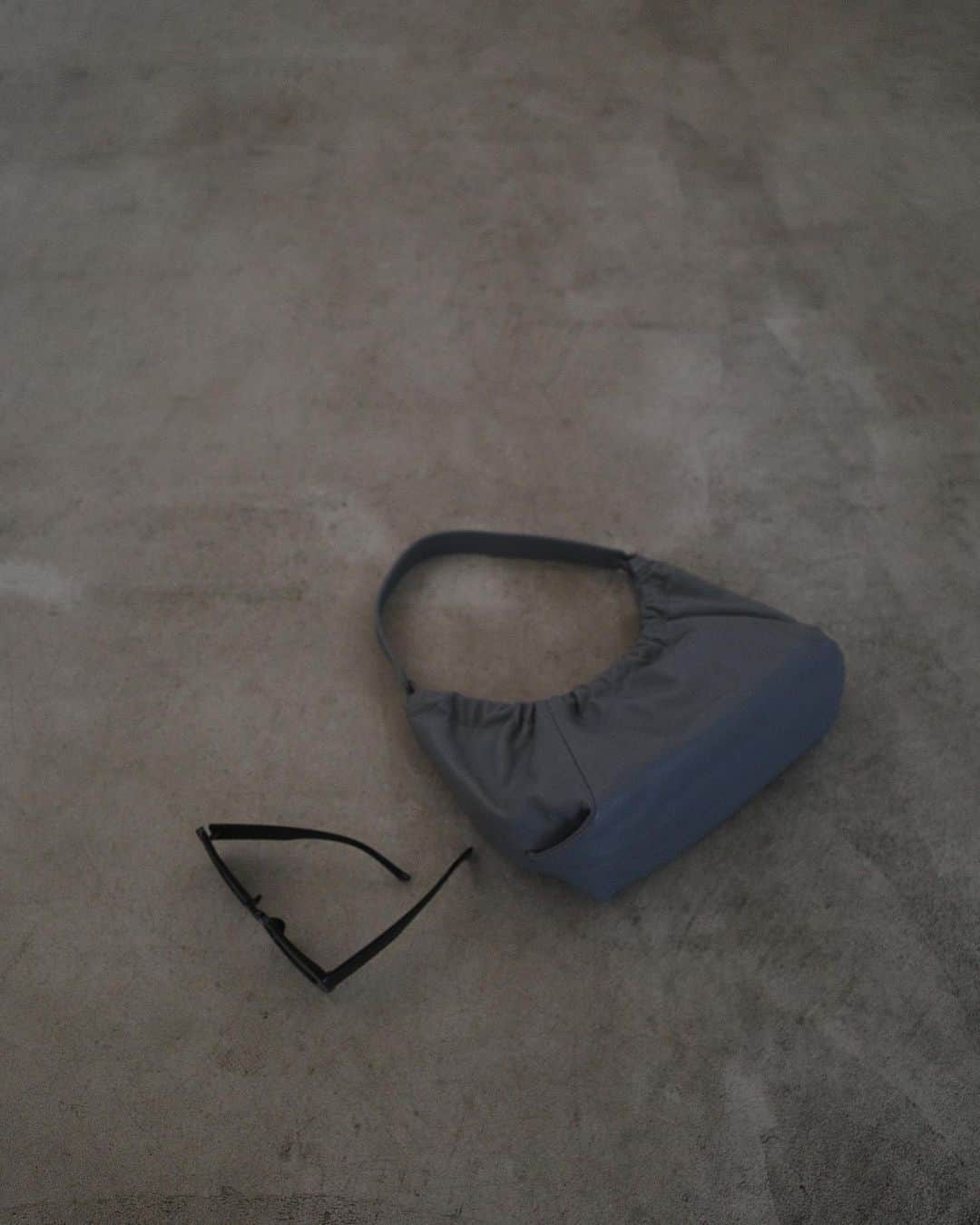 Icumi Oohamaのインスタグラム：「bag @dreabasaa_official   これで更にグレーコーデが楽しめる♩」