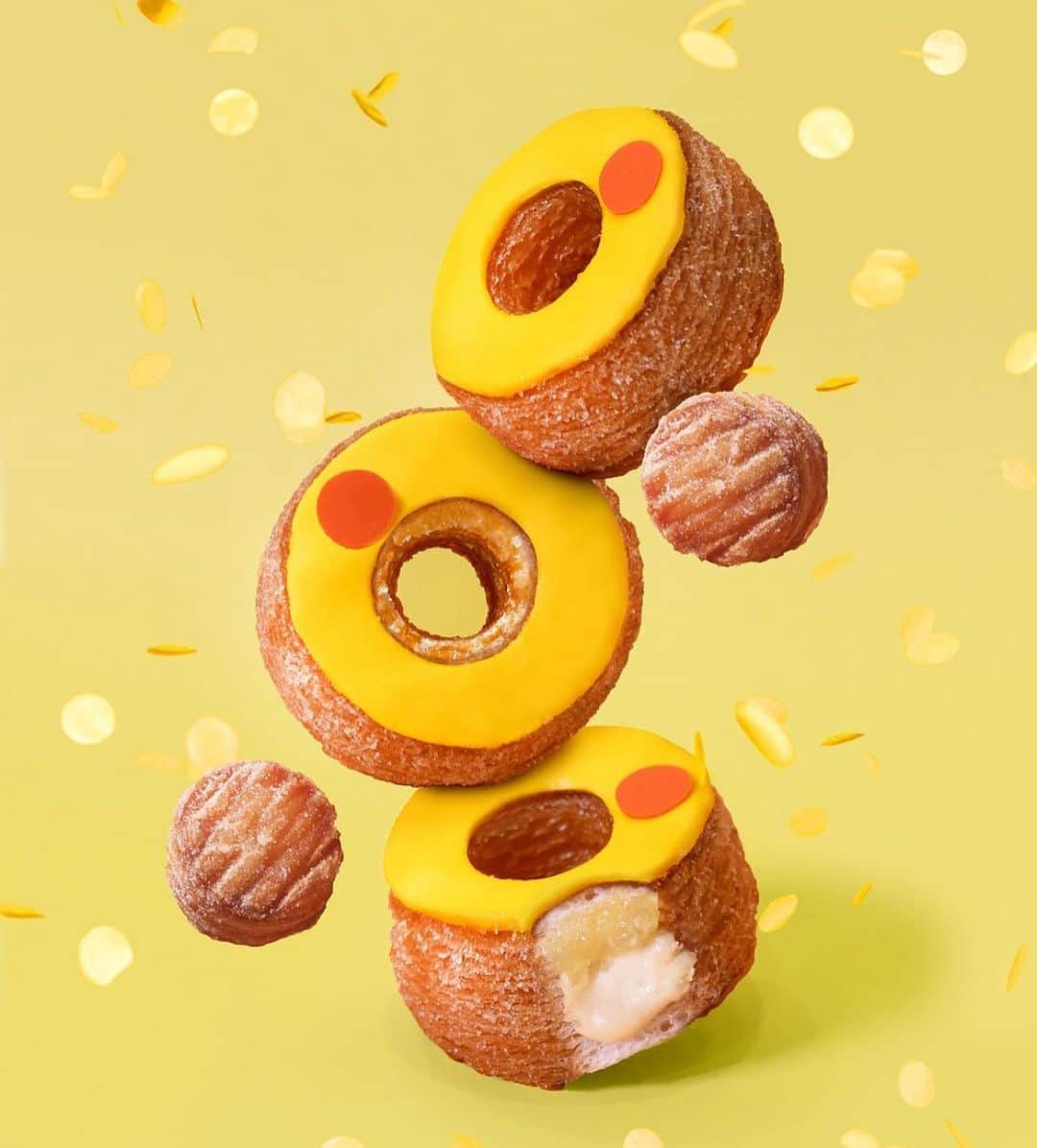 DOMINIQUE ANSEL BAKERYさんのインスタグラム写真 - (DOMINIQUE ANSEL BAKERYInstagram)「Hong Kong! Excited to celebrate the Cronut®’s 10th birthday with a Lemon & Oolong Tea flavor, filled with lemon jam and oolong tea ganache and available at all our @dangwenlihk shops through May 10th. And yep, we’ll be serving up a special Cronut® Hole set in Hong Kong too, with flavors from NYC including: rose vanilla (May 2013, our very first flavor ever), hazelnut & cappuccino (Oct 2020), salted pretzel & milk chocolate (Oct 2021), honey peach & graham cracker (June 2022), and raspberry & pistachio (May 2023). #CronutTurns10」5月2日 9時50分 - dominiqueansel