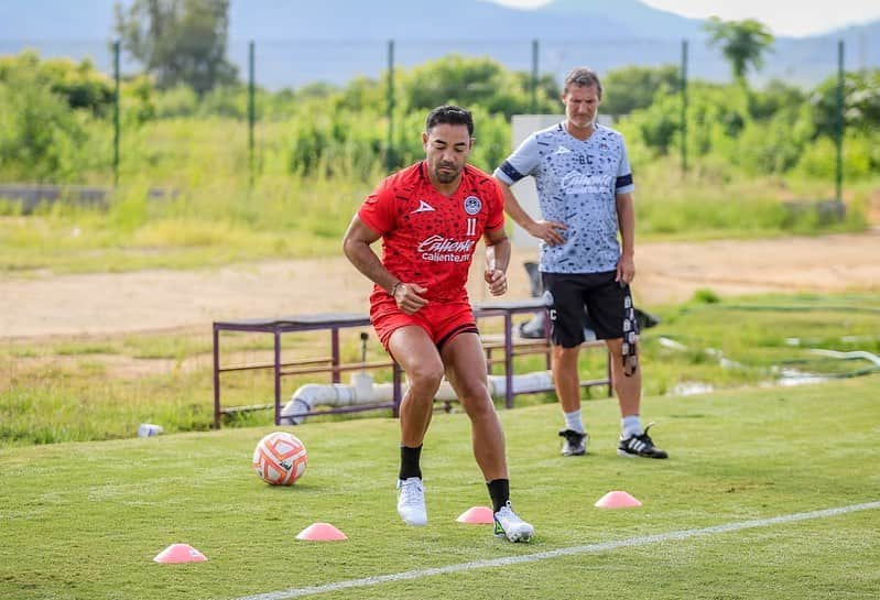 マルコ・ファビアンさんのインスタグラム写真 - (マルコ・ファビアンInstagram)「Con mucho cariño quiero dar las gracias a Mazatlán, a la afición que desde el día uno me hicieron sentir como en casa, gracias por sus atenciones y muestras de afecto, este tiempo aquí me ayudó a recordar lo bonito que es México con toda su magia, pero en especial la gente de esta ciudad! Tienen todos ustedes un orgullo, el gran orgullo de ser de Mazatlán💜Gracias a todos los llevo en el corazón! 👊🏼」5月2日 9時53分 - marcofabian_10