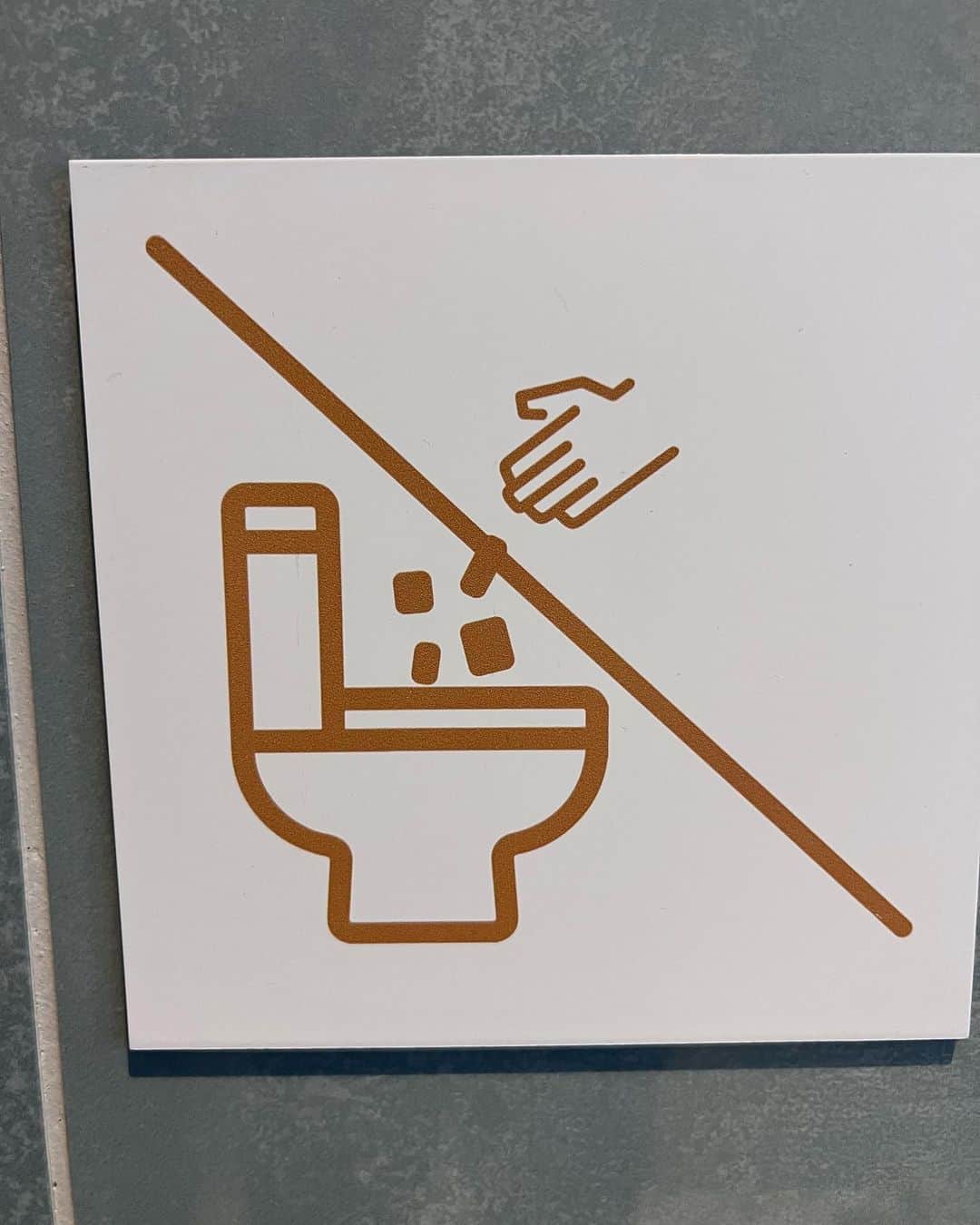 のインスタグラム：「Don’t karate chop squares and rectangles when the toilet is watching.」