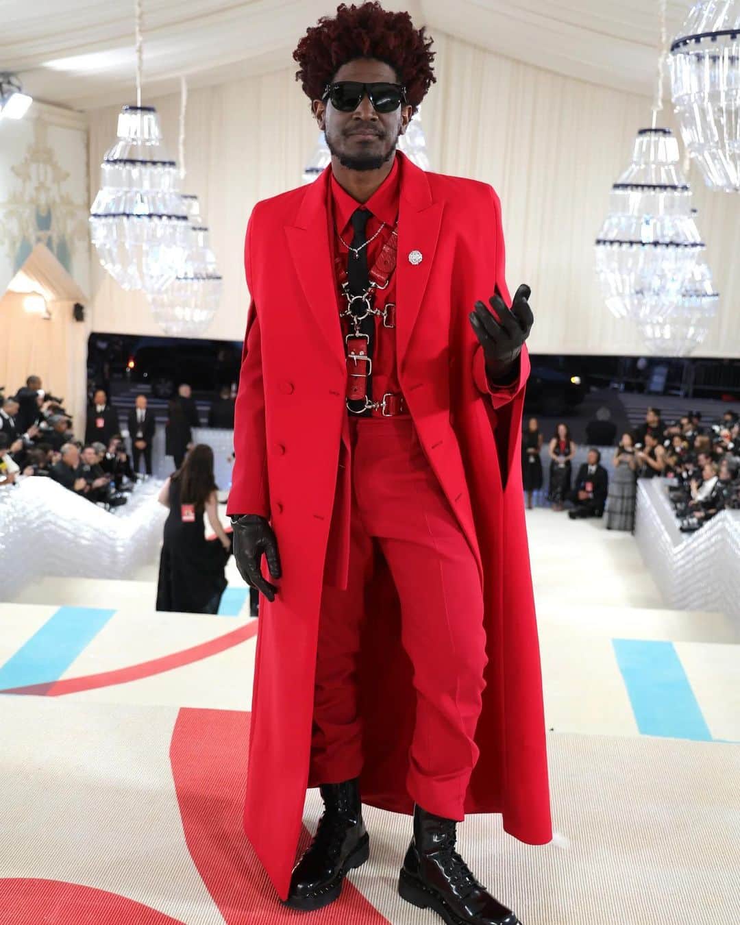 ZANA BAYNEのインスタグラム：「LABRINTH x ZANA BAYNE x MET GALA First look at @labrinth in Custom Zana Bayne Harness made from hand-painted Python 🌹 Layered over full Valentino and styled by @lisajarvis_stylist creative direction @rudy」