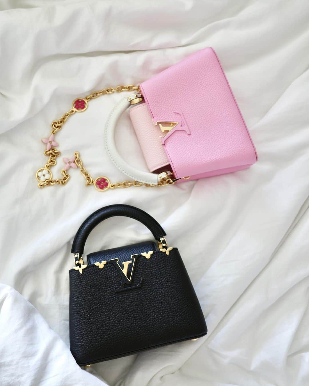 アン・カーティスのインスタグラム：「Good morning pretty bb’s. 🖤💗 @louisvuitton」