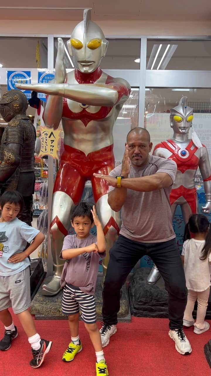 のインスタグラム：「Ultraman!! Our all time Hero!! #ramichanfamily #ourhero #ultraman #ramichan #ramichanhof2023 #ramichanlegendinjapan #vamos」