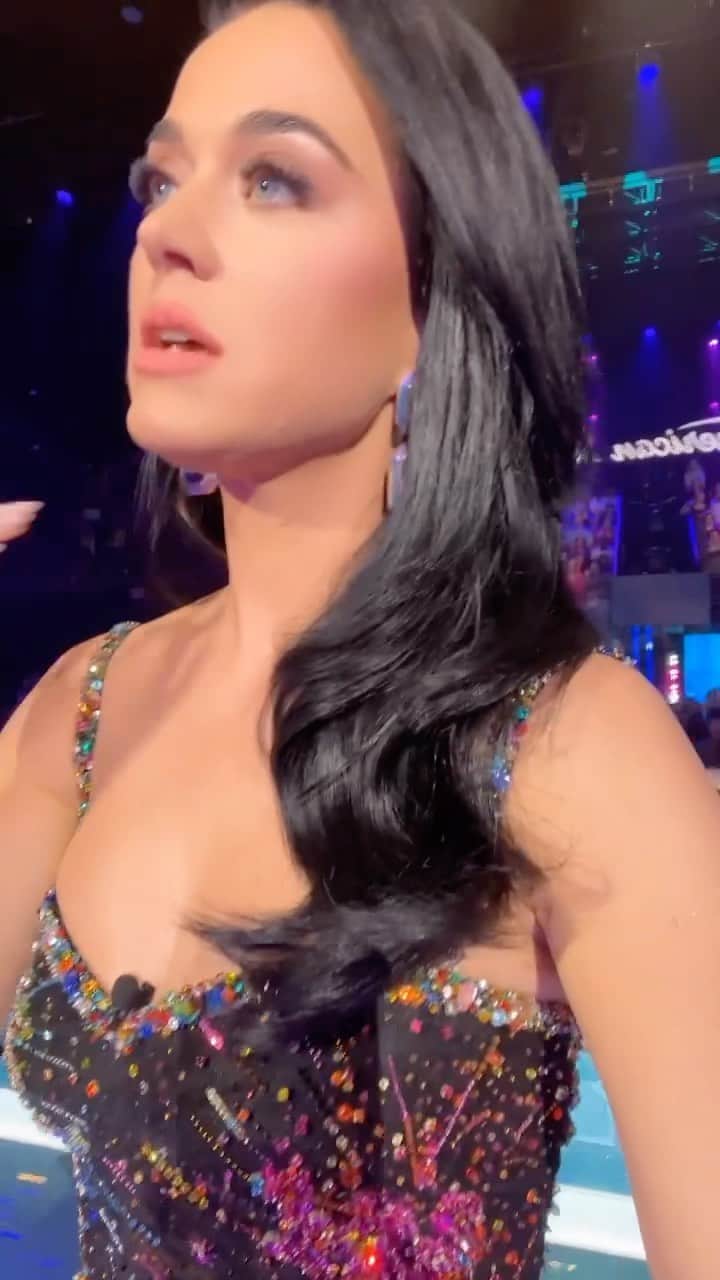 ケイティ・ペリーのインスタグラム：「This Cali Gurl is in Cali tonight 😘 #idol」