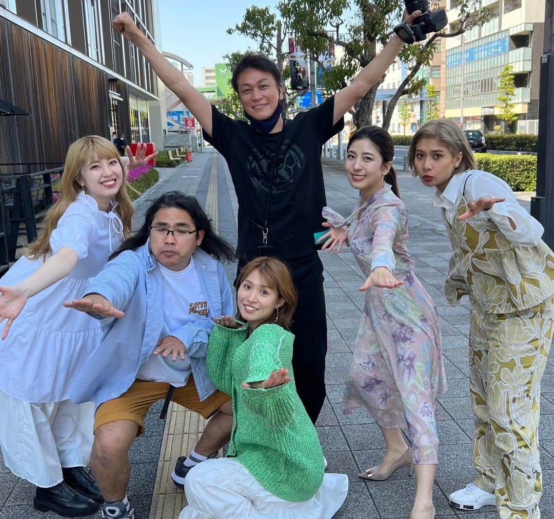 松井絵里奈さんのインスタグラム写真 - (松井絵里奈Instagram)「チームかしはらし🥰 奈良にあります、 橿原市(かしはらし) 橿原市観光大使✨  やっと会えましたー♪  ロッチ中岡さん @lottinakaoka   LUV K RAFT @luv_k_raft   小林弥生ちゃん @yaaachan_k   ヤギナビの撮影で、 橿原市のいいところについて対談させていただきましたー♡  楽しかったなぁ〜✨  · · • • • ✤ • • • · ·  #橿原市観光大使 #橿原市応援大使 #奈良県橿原市 #かしはらし #大和八木駅前 #大和八木駅 #やまとやぎえき #奈良食堂前 #ロッチ中岡　さん #LUVKRAFT #小林弥生　ちゃん #松井絵里奈」5月2日 10時32分 - erina74xx