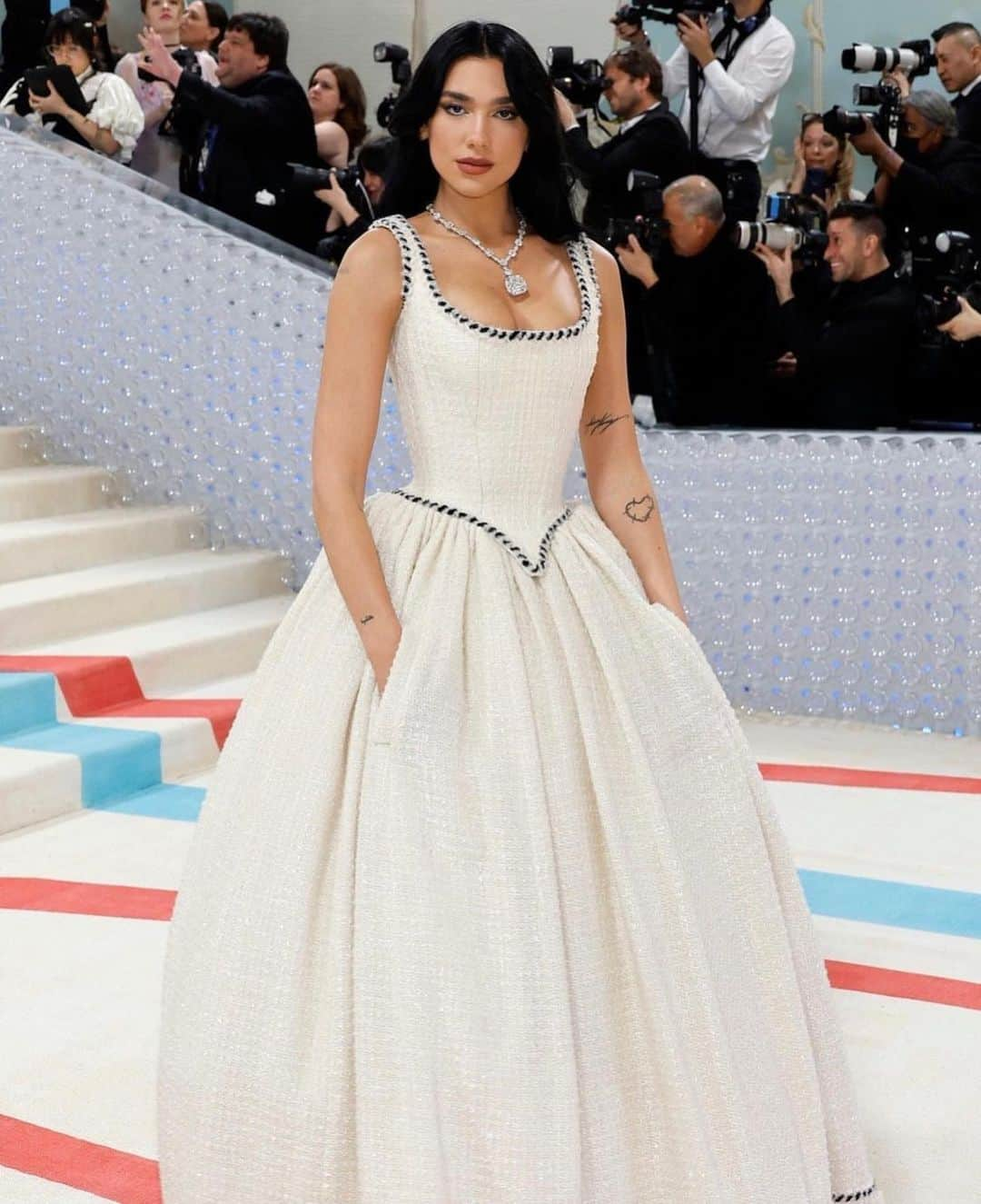 tiger Mistさんのインスタグラム写真 - (tiger MistInstagram)「Met Gala 2023: Karl Lagerfield – A Line of Beauty. A roundup of our favourite looks; thoughts on yours? #metgala」5月2日 10時37分 - tigermist