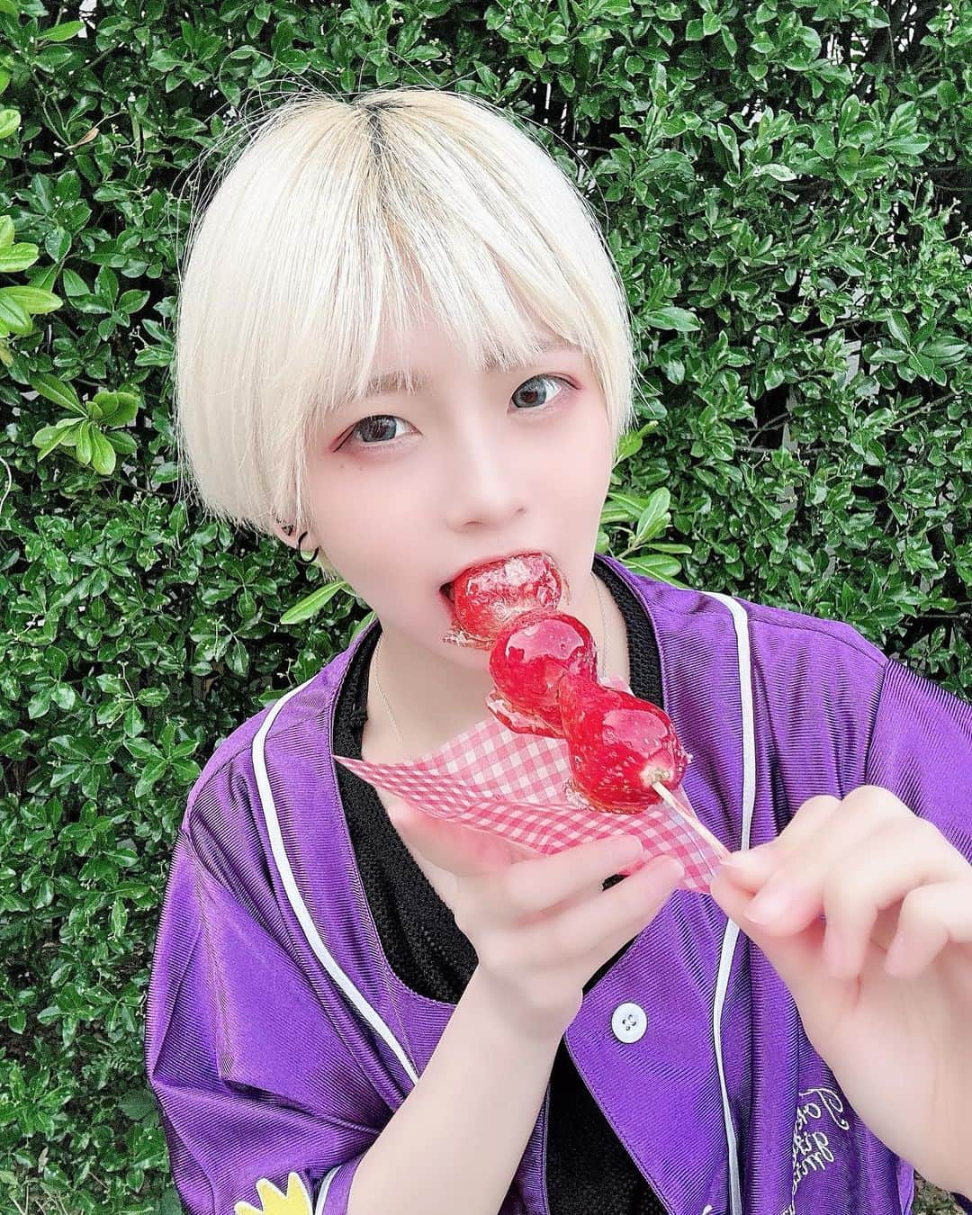 小山星奈さんのインスタグラム写真 - (小山星奈Instagram)「『四コマ風』  🍓 🍓 🍓 🍓 🍓   #いちご  #いちご飴  #アイドル  #金髪ショート  #金髪  #飴」5月2日 10時42分 - sena_pimms