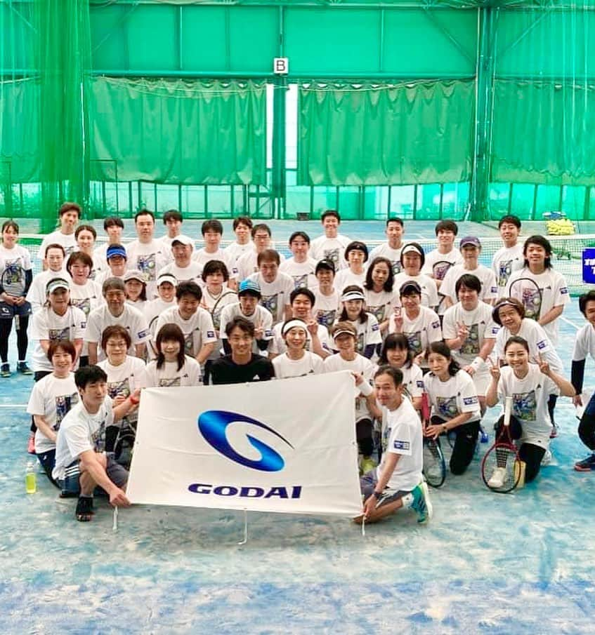 吉崎仁康さんのインスタグラム写真 - (吉崎仁康Instagram)「先週、横浜のGODAI白楽でスポーツ健幸フェスタが行われました！ 私イベントMCを務めさせていただきましたが、添田豪デビスカップ日本代表監督を迎え、大勢の皆さんと一緒にレッスンを楽しみました。エキシビションマッチも大変盛り上がりましたね！ ご来場頂いた皆様、ありがとうございました♪  @godaihakuraku  #godai #tennis #アナウンサー #吉崎仁康 #gosoeda #babolatfamily  #joma #lovetennis♪」5月2日 11時03分 - yoshiyasu.yoshizaki