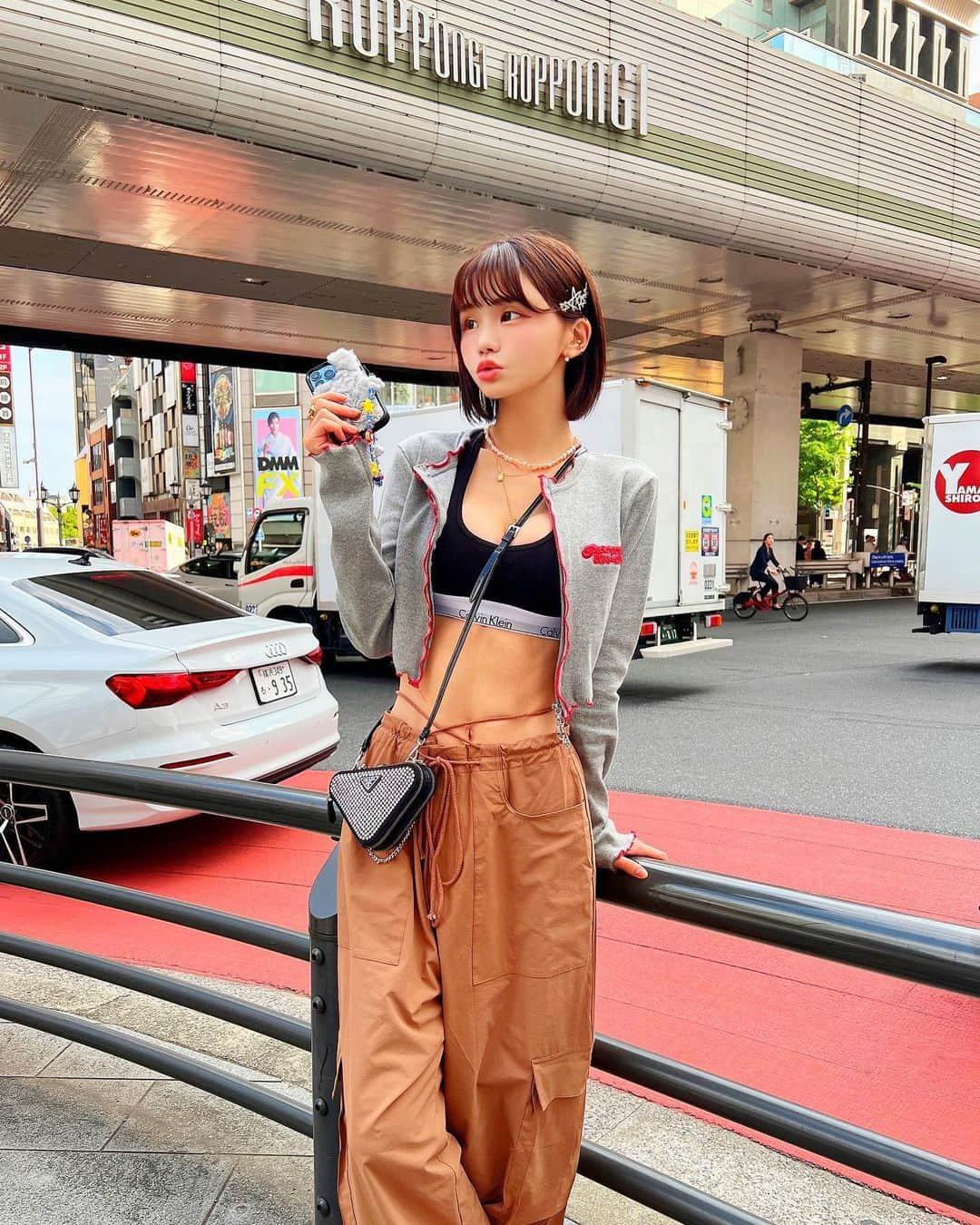 みもれもんさんのインスタグラム写真 - (みもれもんInstagram)「I also like neat and clean clothes, but lately I also like Korean streetwear and wear them a lot🇰🇷🗼  暖かくなってきまちたねぇぇ🌈 お気に入りの春服だょ🫶🍡 最近は変わらず清楚っぽい 洋服も好きだけど、、🤤 韓国ストリートも良く着てまちゅ🇰🇷🗼  #cheugytmm #韓国ストリート #韓国 #Korea #fashion #ootd #ROPPONGI #六本木 #mimoremon #mimolemon #みもれもん #tokyo #calvinklein  #prada」5月2日 11時39分 - mimore_mon0929