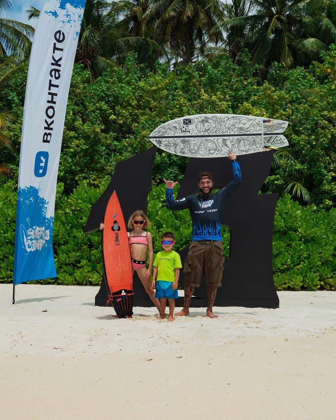 ティマティさんのインスタグラム写真 - (ティマティInstagram)「@13_surfing х @vk 🐬 2023 Maldives.」5月2日 11時51分 - timatiofficial