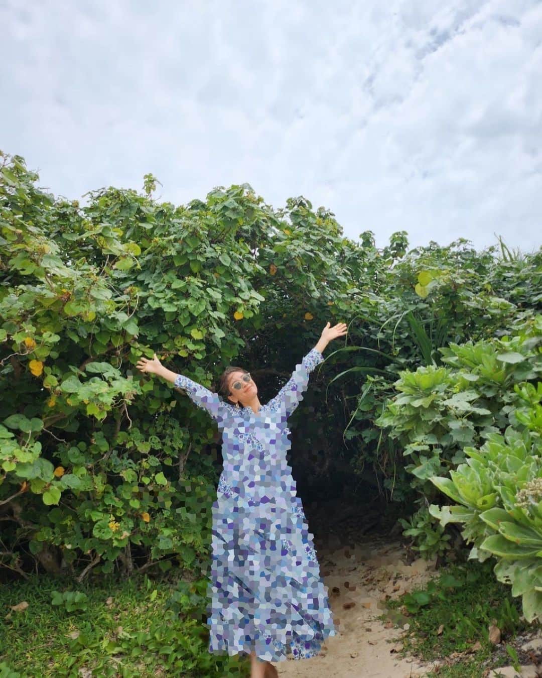 大桑マイミのインスタグラム：「「ナイトプール with ペリエ ジュエ」 @ana_ic_ishigaki_resort  でトークショー🤍　&@story_love40   笑いが絶えず撮影もイベントも楽しかったです。　 ありがとうございました😊  石垣最高🙌 thank you very much  @kneipp_japan 持参で お部屋のお風呂でゆっくり〜　リフレッシュできて一人時間も満喫👌」
