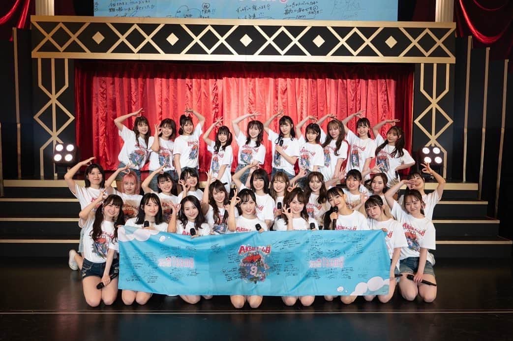 小栗有以のインスタグラム：「チーム8での9年間は私の宝物です 辛い事も大変な事もあったけど それを超える嬉しさと楽しさがありました。 応援してくれた全ての方に感謝しています！！ 9年間AKB48チーム8 として活動させて頂きありがとうございました！  #チーム8 #9年間のキセキ #思い出」
