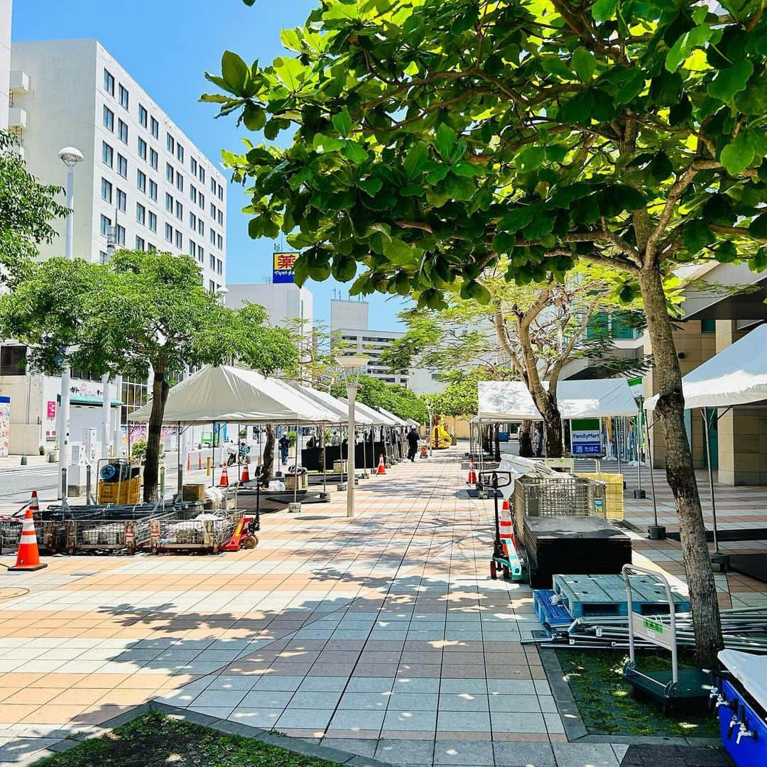 Haisai Chample Beer Festivalのインスタグラム：「着々と設営進んでいます 天気もビール日和になりそう  明日からのハイサイビアフェスティバルでお待ちしています」