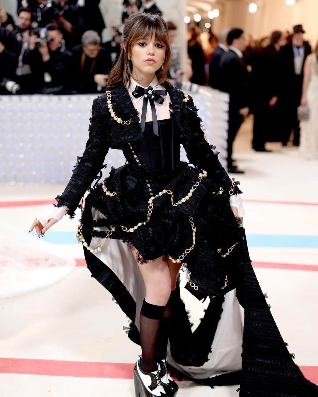 ELLE girl JAPANさんのインスタグラム写真 - (ELLE girl JAPANInstagram)「メットガラ2023のドレス速報✨  2023年5月1日（現地時間）にファッションの祭典メットガラが開幕🤍今年のテーマは「Karl Lagerfeld: A Line of Beauty（カール・ラガーフェルド：美のライン）」。「カールに敬意を表して」というドレスコードに合わせ、豪華セレブが華やかな装いでお目見え🥰BLACKPINKジェニーやリアーナ、ジェナ・オルテガなど、注目セレブのレッドカーペットルックを一挙ご紹介！  📸Getty Images  #ellegirlfashion #metgala #metgala2023 #メットガラ #blackpink #blackpi̇nkjennie #blackpinkjenniekim #jennie #jennieblackpink #rihanna #annehathaway #jennaortega #ellefanning #billieeilish #florencepugh #gigihadid #dualipa #kendalljenner #ジェニー #ブラックピンク #アンハサウェイ #リアーナ #ビリーアイリッシュ #エルファニング #ジジハディッド #ジェナオルテガ #ケンダルジェンナー #デュアリパ #フローレンスピュー」5月2日 11時59分 - ellegirl_jp