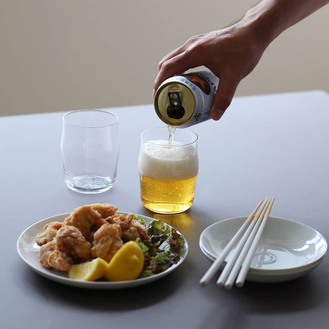 のインスタグラム：「ビールってグラスが変わると、味がなんだか違うように感じるのが不思議です。 口当たり◎すっきりとしたデザインで見た目もスタイリッシュ。 友人を招いてのパーティや、ランチ会などにもおススメですよ。  -登場のアイテム- HIBITO　グラス ◎商品は当店トップページのリンクor画像をタップしてね。 ▶︎ @kozlife_tokyo  #KOZLIFE #LoveFoodLoveLife #Interior #instahome #instagood #instajapan #HIBITO #北欧 #北欧デザイン #北欧食器 #丁寧な暮らし #おうちcafe #グラス  #북유럽디자인 #北欧设计 #北歐設計 #식기 #餐具 #餐具 #ビールグラス #madeinjapan」