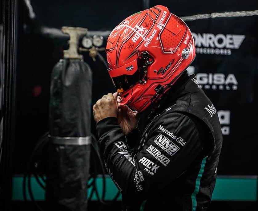 カイオ・カストロのインスタグラム：「Demore o tempo que for para decidir o que você quer da vida, e depois que decidir não recue ante nenhum pretexto….  Deseje sorte pros meus adversários, pq não foi desta vez, talvez não na próxima, talvez não nesse ano, mas logo, logo logo… ⚡️🫵🏽♥️」