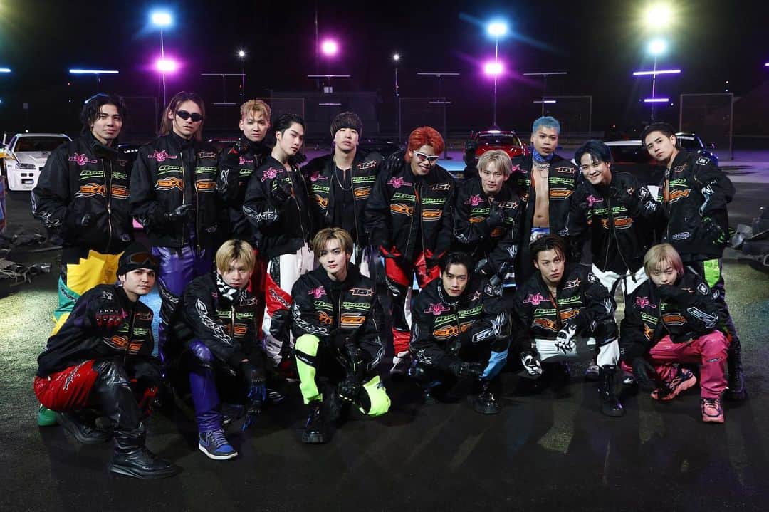 月刊EXILEのインスタグラム：「EXILE TRIBE MAGAZINEを更新！  EXILE TRIBE MAGAZINEにて、シングル「16BOOSTERZ」リリース記事を公開📸 ここでは、Music Video撮影に密着した写真とともに、メンバーからのコメントをお届けします✨  #EXILETRIBEMAGAZINE #THERAMPAGE #16BOOSTERZ  ※記事の一部は会員登録なしでもご覧いただけます。」