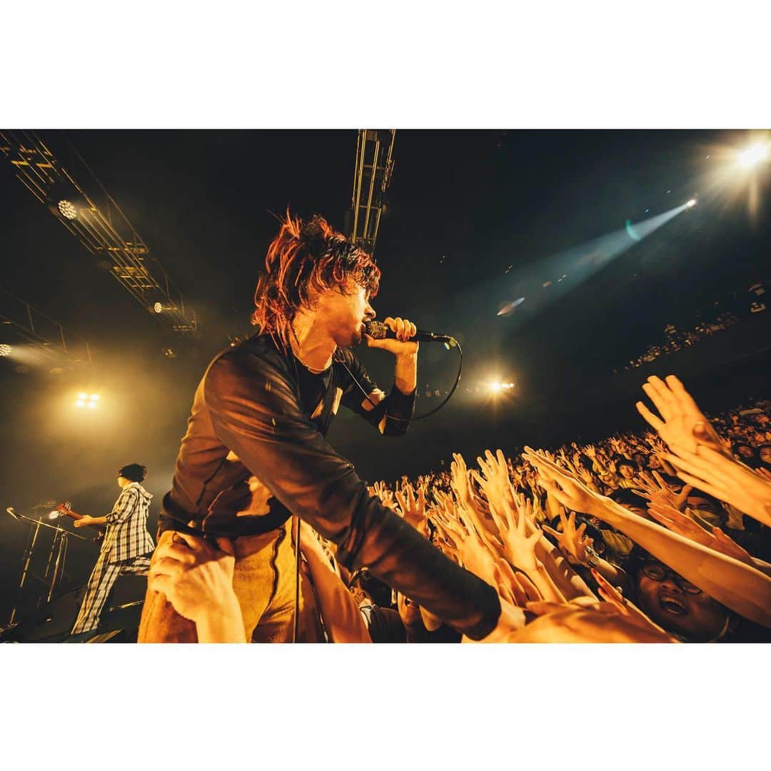 OKAMOTO’Sさんのインスタグラム写真 - (OKAMOTO’SInstagram)「. ❤️‍🔥2023.04.28(金)Zepp Haneda OKAMOTO'S LIVE TOUR 2023 Flowers  📸by @yokoyamarock」5月2日 17時38分 - okamotos_official