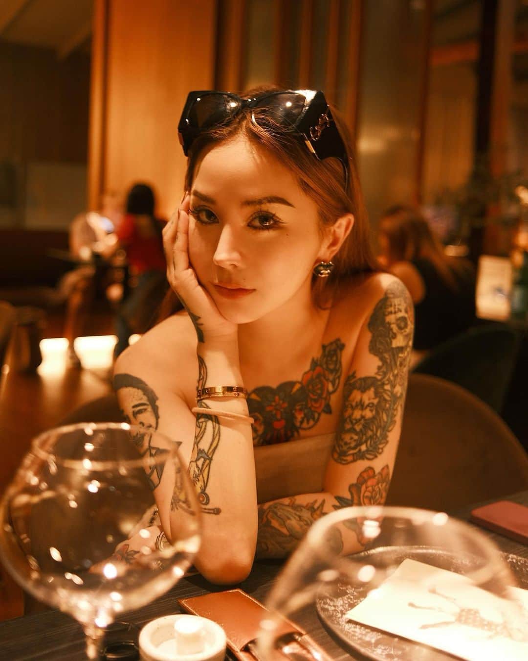 Abby Chenのインスタグラム：「Wolf798🇹🇭 味覺與視覺的享受 燈光美氣氛佳食物又好吃 大推～ 來曼谷的每一天都充實 用心生活的美好假期❤️」