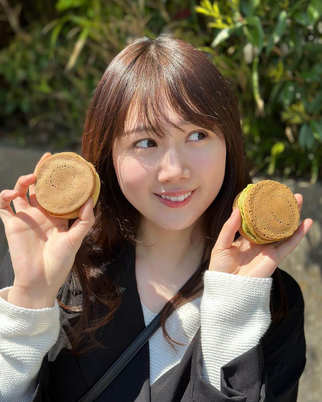 永島聖羅のインスタグラム：「🌱  大判焼きをゲットした時。 皆さんの所は、大判焼きの事 なんて呼びますか？🤭  本日00:30〜 テレビ東京系「#何かおかしい2 」 放送されます！ ぜひご覧ください👻🍌」