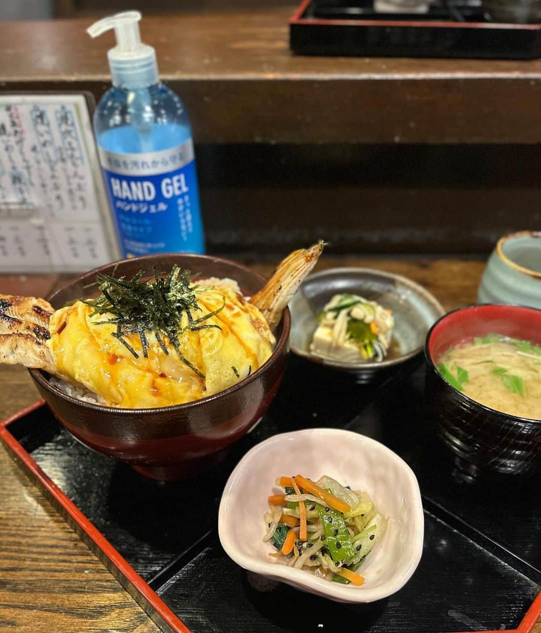 梅田啓介のインスタグラム：「穴子とたまごのふはふは丼サイコー  #絶品 #米が旨い #東京ランチ #赤坂ランチ #前回の焼きいわし丼もサイコー」