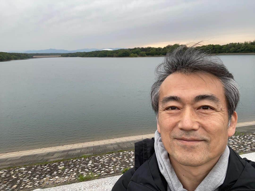 フジテレビアナウンサーのインスタグラム：「. 奥寺です  湖の向こうに覗くベルーナドーム  20年前は、野球取材 40年前は、サイクリングルート  馴染みの場所だったのを思い出し 行ってみました  #フジテレビアナウンサー #奥寺健 #きょうのフジアナ」