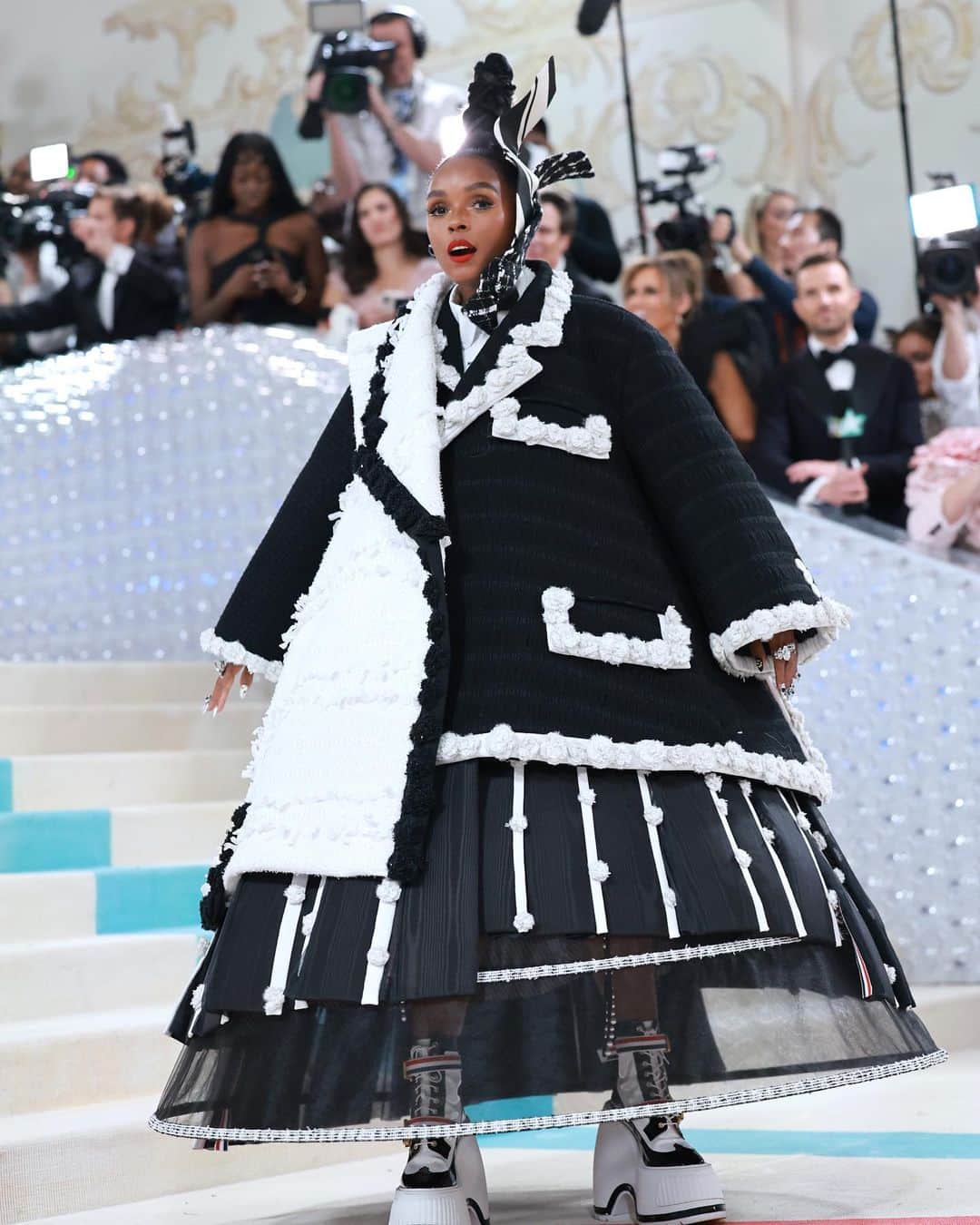 British Vogueさんのインスタグラム写真 - (British VogueInstagram)「The date? The first Monday in May. The theme? ‘Karl Lagerfeld: A Line Of Beauty’. The best dressed? From #JanelleMonae in monochrome @ThomBrowne to #BillieEilish in custom @SimoneRocha_, the stars brought some red-carpet magic for fashion’s biggest night. Click the link in bio for the best looks to hit the #MetGala steps.」5月2日 12時23分 - britishvogue