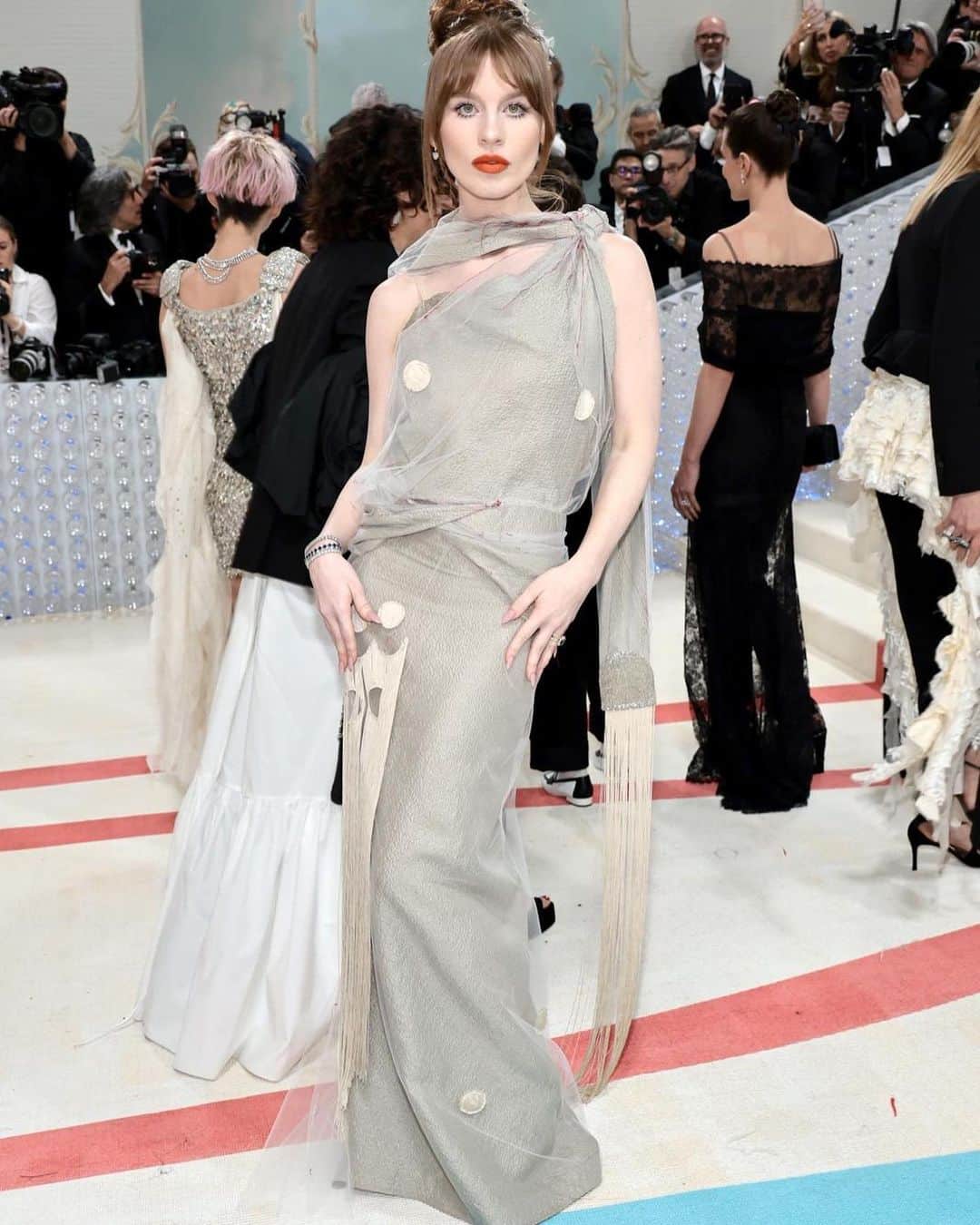 Maison Margielaのインスタグラム：「On the occasion of the Met Gala, @IvyGetty wore Maison Margiela Artisanal designed by @JGalliano from the Spring-Summer 2020 Collection.   Ivy Getty wore a sea foam lamé bias-cut dress with silk tulle embroidered overlaid.」