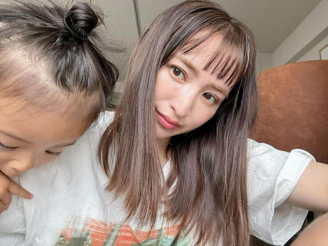 ARISA（和田有沙）さんのインスタグラム写真 - (ARISA（和田有沙）Instagram)「前髪も髪色もいい感じ👌 いつか陽南も切ってもらおうね〜👧🏻」5月2日 13時26分 - wadaarisa