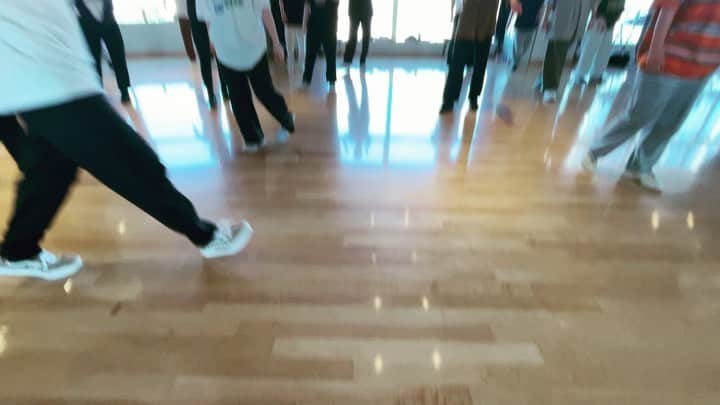 SAMのインスタグラム：「日本工学院専門学校ダンスパフォーマンス科 今期初レッスンはpurple班から。  #日本工学院専門学校 #日本工学院蒲田校 #ダンスパフォーマンス科 #DP16 #housedance #housemusic #housedancer #streetdance #HOUSEDANCE」