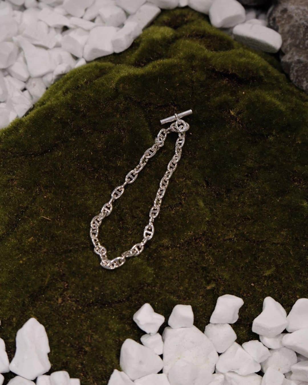 のインスタグラム：「【南館2F BAYCREW'S STORE】  【2F ÉDIFICE 】 -------------- ⁡   Hermés Vintage Bracelet ⁡ ⁡   "Chaine d’ancre " ⁡ "Hermés touareg" ⁡   ⁡ Hermés アクセサリーが追加で入荷致しました。 全てヴィンテージでのご用意になります。 後にも先にも又とない機会ですので是非店頭でご覧ください。 ご来店お待ちしております。 ⁡ ⁡   @edifice.jp  @edifice_nagoya  ⁡ -------------- ⁡ ⁡ 商品に関するご相談など、お気軽にお電話にてお問い合わせください。 TEL: 052-211-9342」