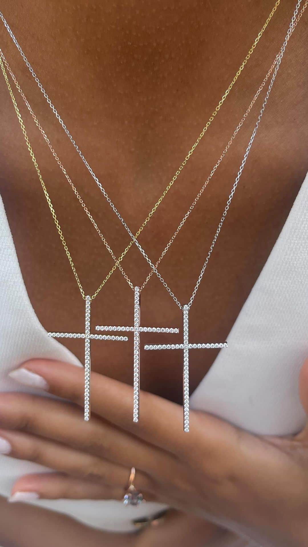 アレクサ・ヴェガのインスタグラム：「@vegaalexa + @leenabell  Launch Day!…I’m thrilled I got to design the Brand New “Cross Your Heart” Crosses with you!…And here they are!😍  🔸2 Styles-Diamonds or Plain 💎 🔸Each one is Handmade in solid 14k Rose, White, or Yellow Gold!✨ 🔸GVS Natural Diamonds…Adjustable Chain Lengths…Cross approx 1.5”  🔸The CYH Cross is available thru Friday (or until sold out). If you want your Cross to arrive by Mother’s Day please order by midnight Wednesday💐 ✝️I hope you love them as much as we do! Wearing mine in Rose with Diamonds today!」