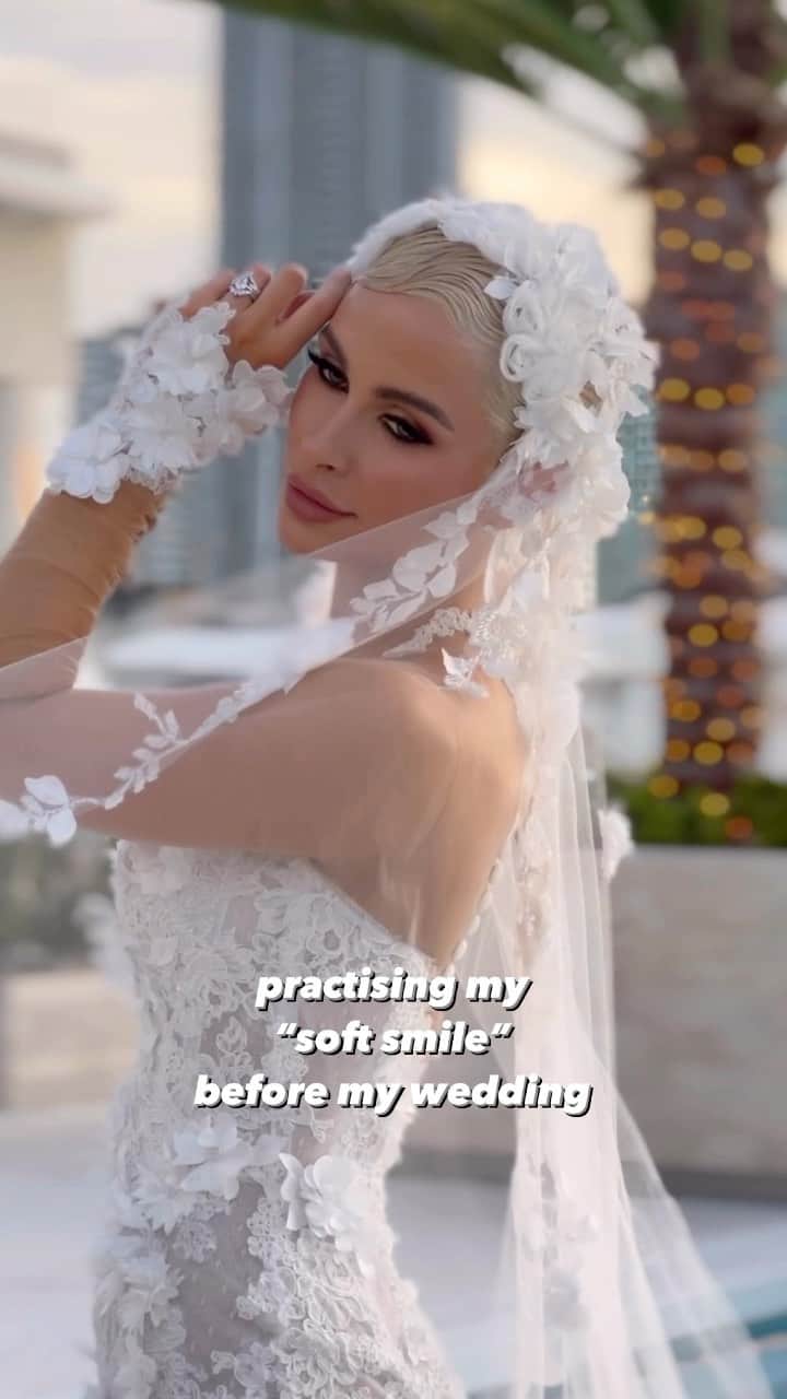エリー・ゴンサルヴェスのインスタグラム：「The intention was there, I just got carried away 😂💀  Wedding Planner | Stylist @alysiabridgerevents Wedding Venue @laluna.beachclub Photography @laurenschulzvisuals Film @followcaio @dominicthwaite  Accommodation Venue @palazzoversace  Transport @porschecentreGC Super Yacht @rivieraboats   Bridal gowns @oglialorocouture  Ross’s Suit @dyonsu Jewellery @calleijajewels  Hair @brodieleerokstar @LorealPro Make Up @alexperrinmua Media @weddedwonderland  Stylist @styledbybloom_  Flowers @theblossomtreecompany  Bouquet @mrsgibbonsflowers  Candles @candlesbyjessica  Champagne Tower @champagnewalls_goldcoast  Sax @mrsaxaustralia  Wedding Cakes @ekats  Fireworks @osmicproductions  Celebrant @marriedbyjake Private Dinner caterer @chef_mcleod @alfreshco_catering  Bridal robes @homebodii」