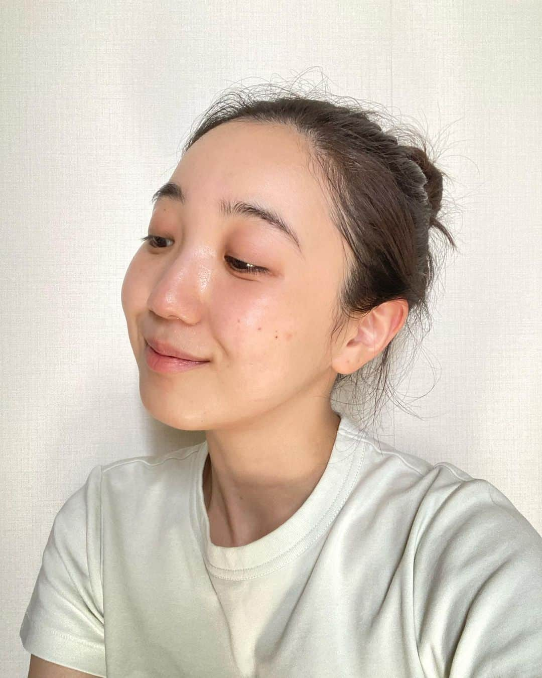 加藤才紀子さんのインスタグラム写真 - (加藤才紀子Instagram)「お仕事終えて、メイク落とした、ふふー！ 映画を観る🎞  #realskin」5月2日 14時44分 - sakiko_katou