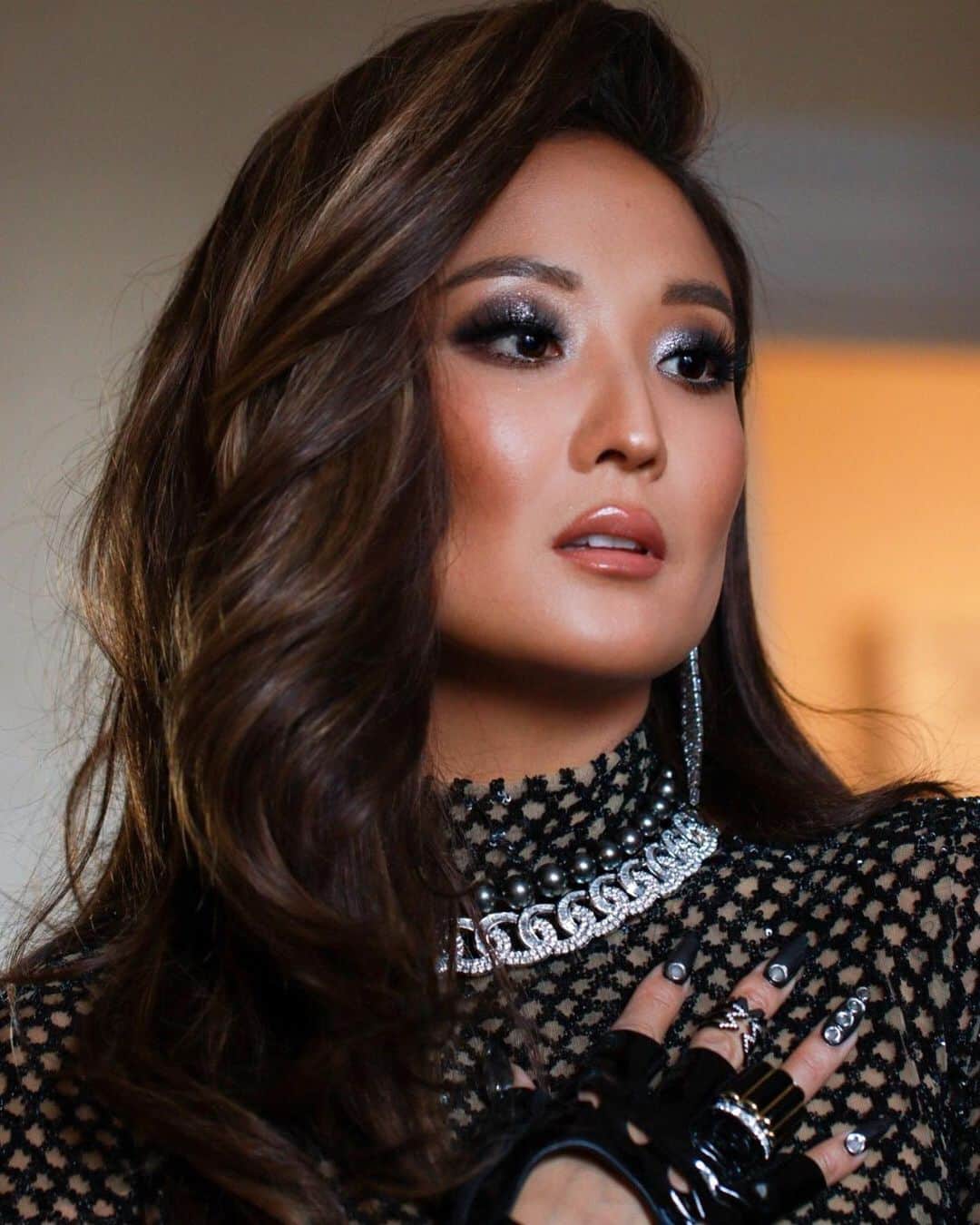 Carolina Gonzalezのインスタグラム：「⭐️A S H L E Y⭐️ MET 2023 @ashleyparklady #MetGala2023  Stylist @erinwalshstyle  Hair @sunniebrook  #MakeupByMe @cgonzalezbeauty  Assisted by @veronicagaona    BREAKDOWN   @tweezerman  Gold Ultra Precision Point Tweezer (for stubborn hidden hair) Slant Tweezer  Brow Shaping Scissors & Brush  Procurl Lash Curler (Curls Without Creasing)  Every Lash Curler (for the outer lashes)  Folding Lash Comb (to keep lashes defined without clumping)」