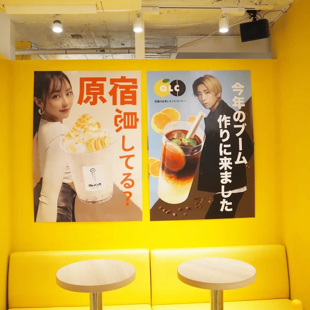 Kuboi Ayumiさんのインスタグラム写真 - (Kuboi AyumiInstagram)「【期間限定！ポップアップストア】  バナナの神様 原宿竹下通り店でヒカル×てんちむプロデュースのドリンクが楽しめます。  「てんの神バナナスムージー」（てんちむさん監修） 「究極の台湾レモンとコーヒー」（ヒカルさん監修）  「てんの神バナナスムージー」は国内流通量0.1%以下の希少な 国産バナナ「神バナナ」を皮ごと使用した神バナナスムージーをよりリッチに仕上げたもの。 甘さは控えめで後味サッパリ！  「究極の台湾レモンとコーヒー」は香り高く甘みの強い台湾産のレモンにコーヒーとナタデココを合わせた 新感覚なドリンク。 すっぱいけど、ちょっと苦くて、プルンとしたナタデココが甘くて、なんだか楽しい。  皮ごと食べられる神バナナも買えるので、バナナ好きな方はぜひ行ってみてくださいね。 ちなみに、私は大好きな究極のブロッコリーと鶏胸肉も一緒にテイクアウトしてきました。 ヘルシーでしっとりとしていておいしいので、ダイエット中の方などにもおすすめですよ。  ■ポップアップストア（@877nokamisama_harajuku）  期間：4/29～5/7 時間：10：00～20：00 場所：バナナの神様 原宿竹下通り店 （東京都渋谷区神宮前1-6-8　井口ビル3階）  ○+●+○+●+○+●+○+●+○+●+○+●+○+●  @himekagami　←　click♡  簡単＆時短ごはん、育児情報など発信中！ 投稿が気に入ったら保存&フォローしていただけるとうれしいです。 いつもありがとうございます(^^)  ○+●+○+●+○+●+○+●+○+●+○+●+○+●  @qbt.jpn @banananokamisama_official @super_muchiko @tadanokarisuma  #バナナの神様 #バナナ #QBT  #ヒカル #てんちむ #スムージー #バナナジュース #原宿 #原宿カフェ #原宿グルメ #原宿スイーツ #原宿ランチ #harajyuku」5月2日 14時57分 - himekagami
